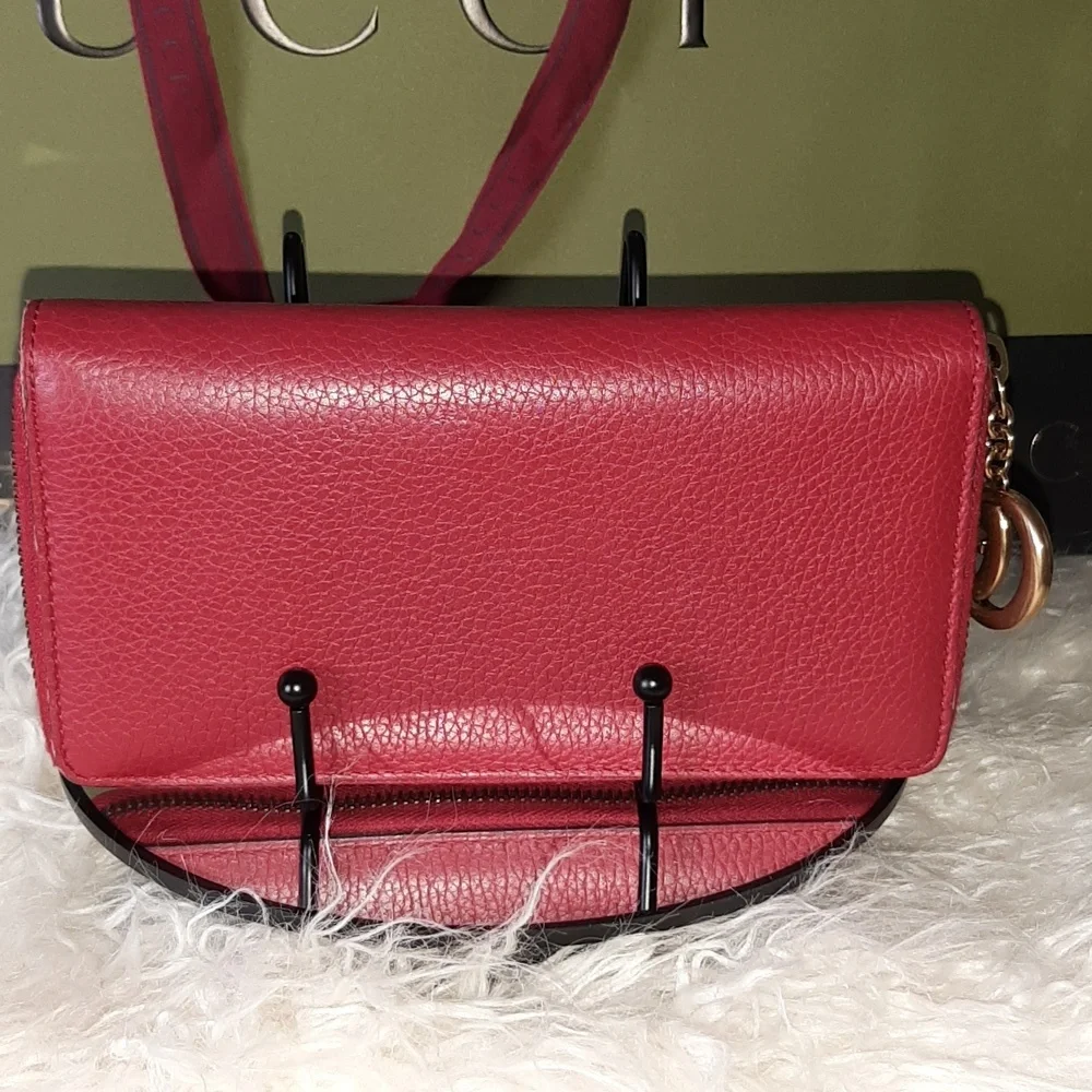 Gucci Red GG Zippy Wallet EUC - Picture 7 of 16